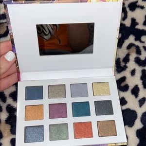 COPY - Avon Reach for the stars eye palette